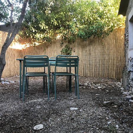 Maisonnette Independante Avec Jardin/Patio Nîmes Exterior foto